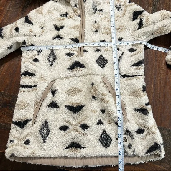 Sherpa pullover sweatshirt v neck zip pockets cream white black tan tribal Small - Picture 6 of 10